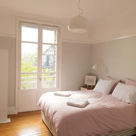 Beautiful Historic Close To Deauville *