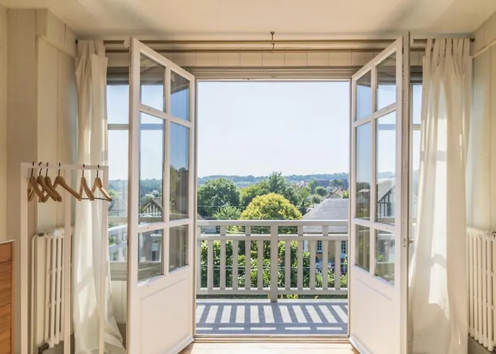 Beautiful Historic Close To Deauville Villa
