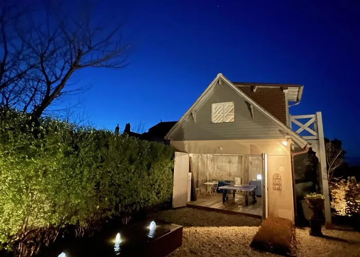 Beautiful Historic Close To Deauville *