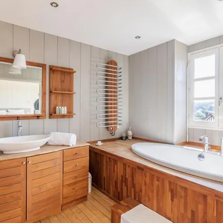 Beautiful Historic Close To Deauville *