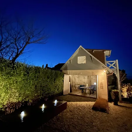 Beautiful Historic Close To Deauville *