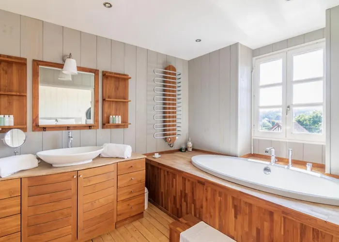 Beautiful Historic Close To Deauville *